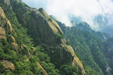 安徽黄山风景区简介？安徽黄山风景区位于哪个城市？