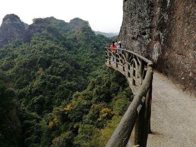 五指山旅游景点介绍，五指山旅游景点介绍大全？